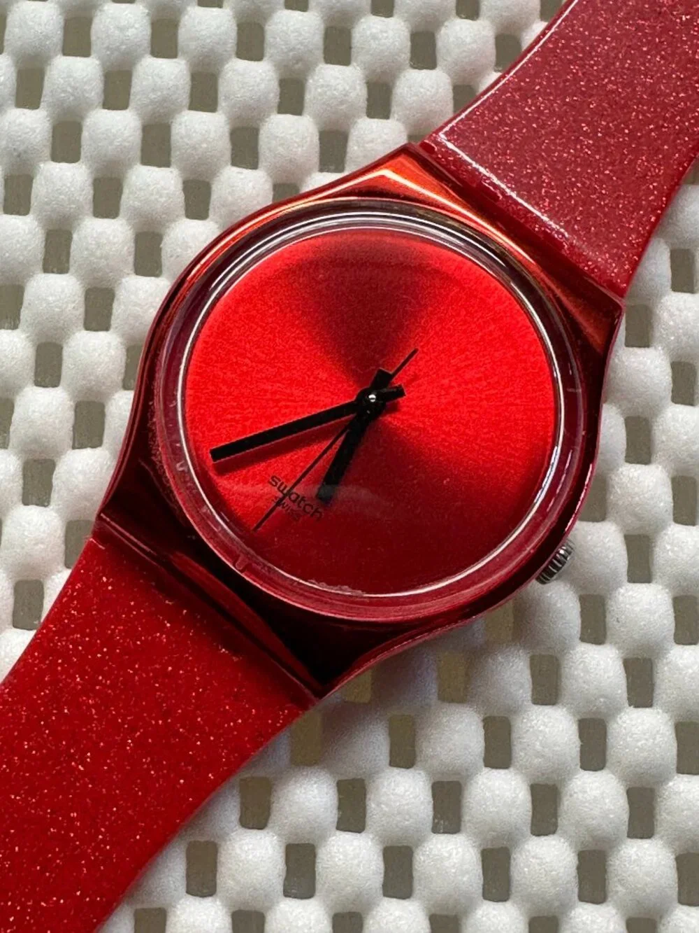 Swatch Watch Intense Red GR160 - Picture 1 of 5